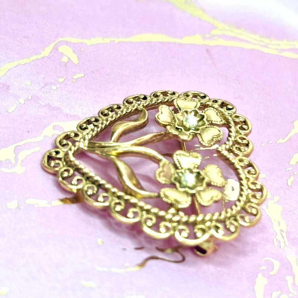 Avon Vintage Twin Flower Heart Shape Brooch - Picture 3 of 4